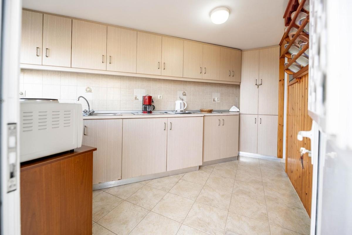 Springs Petronas Apartment Архангелос Экстерьер фото